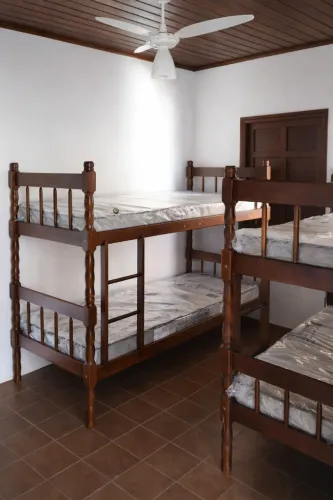 Beliche de Madeira - Resistente e em Ótimo Estado