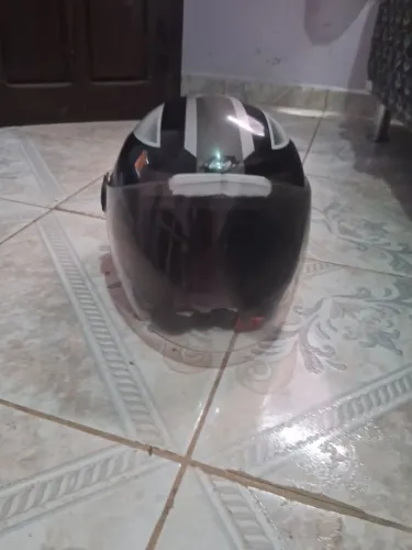 Capacete aberto
