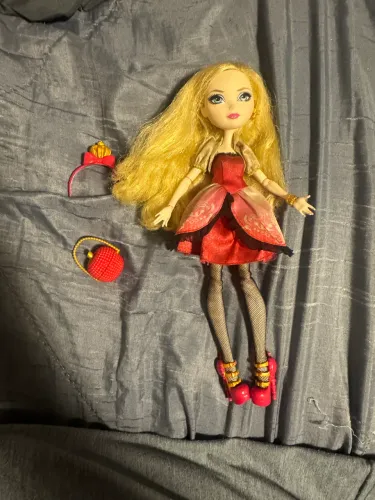 Ever After High Apple White W1 RESERVADA