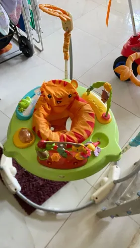 Pula pula jumperoo floresta tropical 