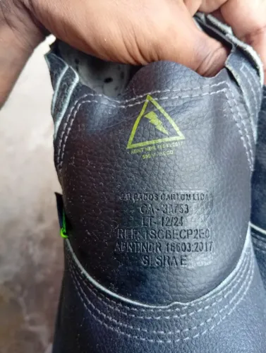 Bota bico de aço tamanho 44