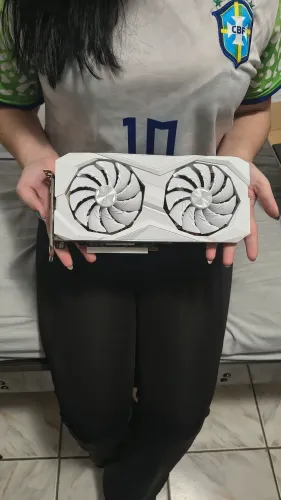 Placa de vídeo RX 6600 Challenger Branca