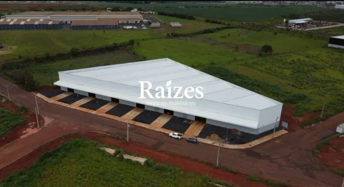 Galpão Comercial à venda em Uberlândia no Centro Empresarial LESTE com 925 m², 2 banheiros