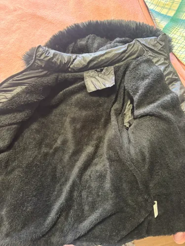 Casaco puffer peluciado