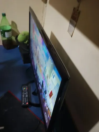 Monitor 27 polegadas Full HD top entrada HDMI  VGA , tv com controle ótima para jogos  .. 