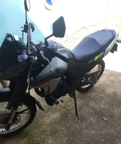 Lander super nova