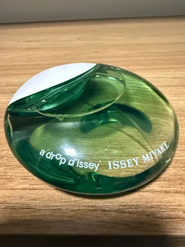 A Drop d'Issey Essentielle Issey Miyake eau de parfum