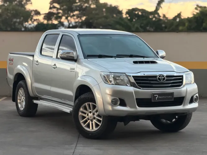 Toyota Hilux CD SRV D4-d 4X4 3.0 TDI Diesel AUT 2013