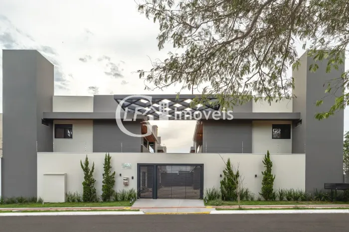 CASA COM 3 SUÍTES + 173m² | CONFORTO, ESPAÇO E LOCALIZAÇÃO PRIVILEGIADA