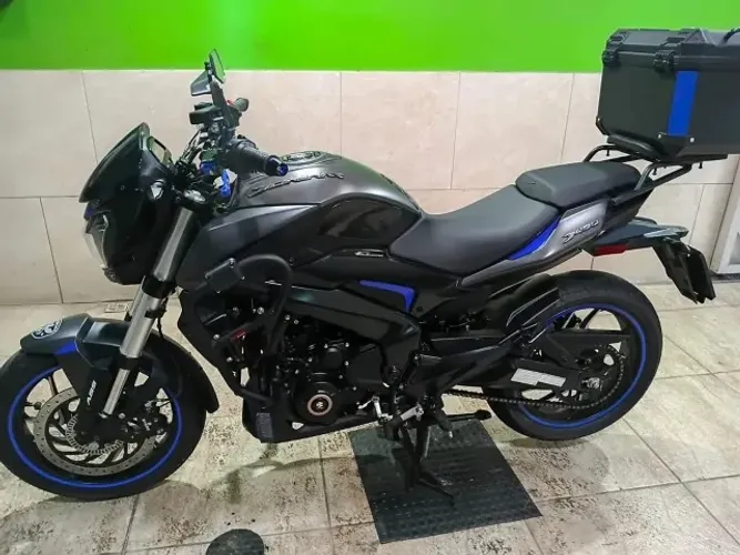 Bajaj Dominar 400cc muito nova!