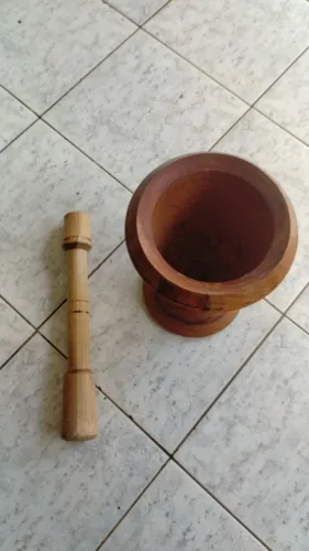Pilão de Madeira Maciça Artesanal