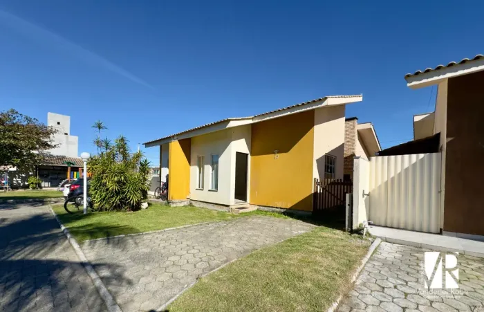 Casa para Alugar em Condomínio Fechado no Bairro Santa Regina ? Camboriú/SC