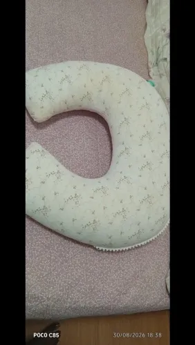 Almofada de Amamentação Floral Delicada com Acabamento em Pompom - Usada / Seminova