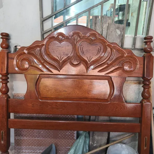 Cama de casal de Angelim