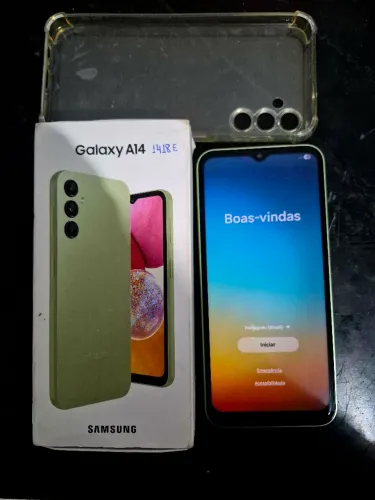 Samsung Galaxy A14 5G nas cores preto, prata e verde lima