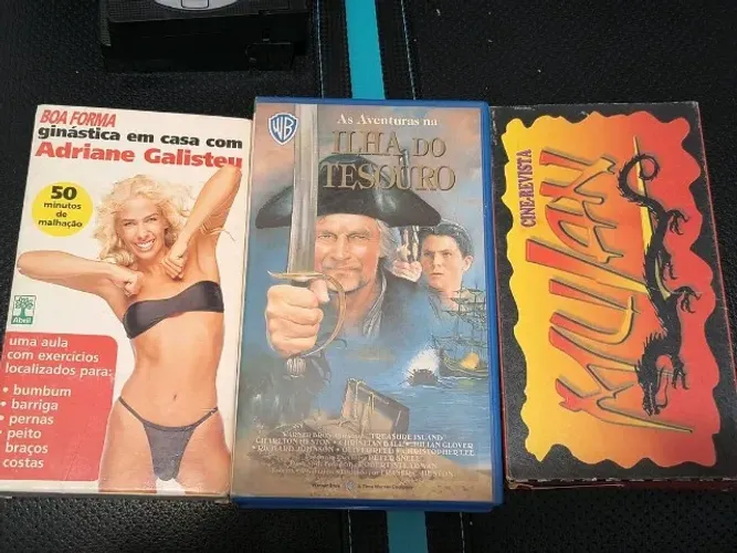 lote fita vhs adriane galisteu fitness + piratas da ilha perdida - filme anos 90