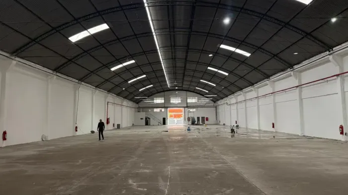 Imóvel para aluguel com 2500 metros quadrados em Centro - Belford Roxo - RJ