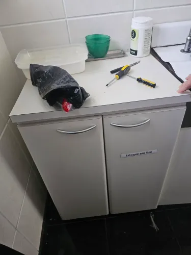 Armário médio, duas portas