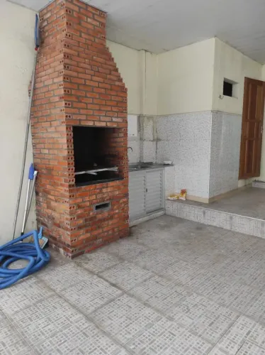 PRESIDENTE VARGAS, CASA COM PISCINA, 6 QUARTOS SENDO 2 SUÍTES,  CHURRASQUEIRA
