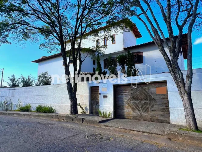 Casa com 5 suítes a venda no Mangabeiras nos pés da Serra do Curral