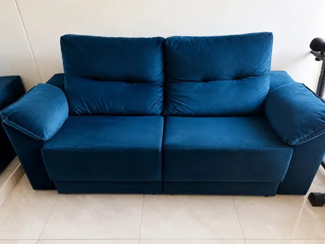Sofá azul marinho nunca usado retrátil metade do valor