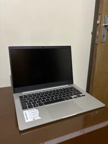 Notebook Samsung Galaxy Book Go Windows 11 Home Snapdragon 7c 4GB 128GB 14'Full HD LED