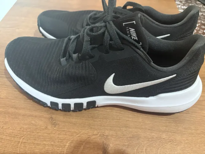 Tênis Nike tamanho 40, masculino, semi novo!! R$ 250,00!