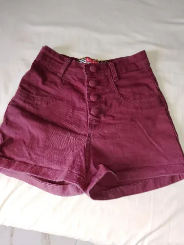 Shorts jeans vermelho