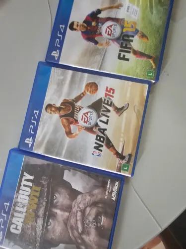 Três jogos de PS4 