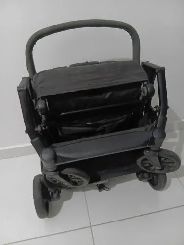 Vendo carrinho de Bebê