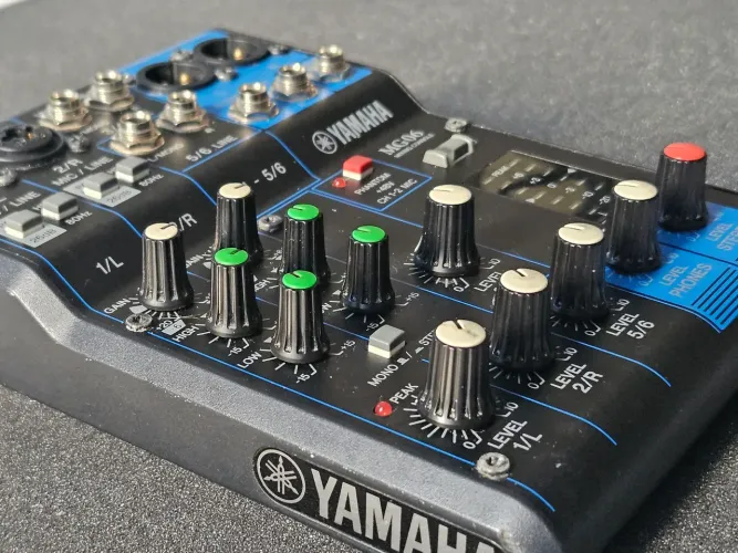 Mesa de Som Yamaha MG06