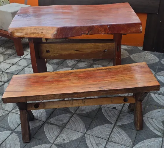 Mesa e bancos madeira