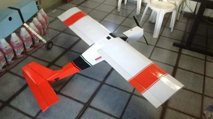 Aeromodelo Tractor 20cc DLE