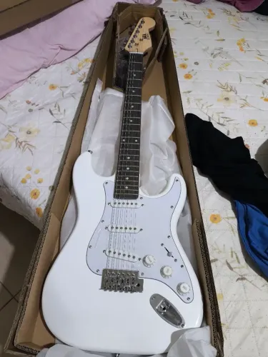 Guitarra nova
