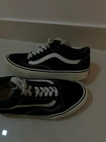 VANS original, usado duas vezes. Paguei:500. VENDO: 200,00. TAM 37