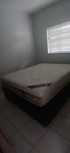 Vendo cama Queen box ,baú. R$800,00