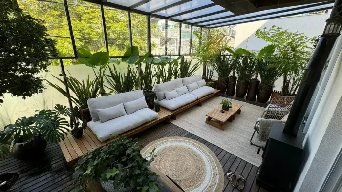 Casa com 3 Suítes e 207 m² Privativos em Localização Privilegiada no Córrego Grande em Flo