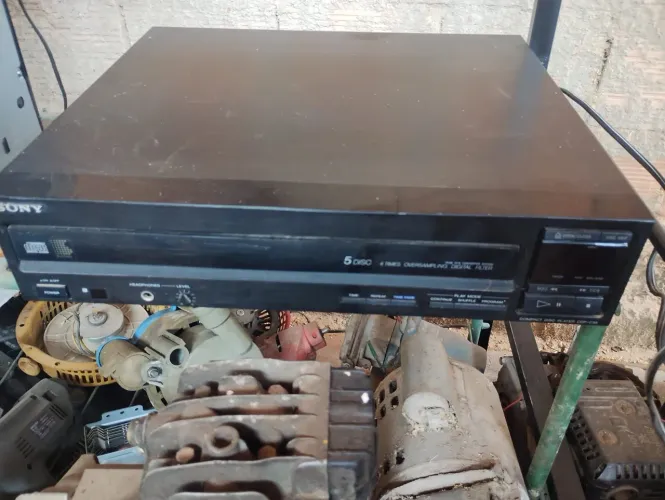 CD Player Sony CDP-C325 Carrossel 5 Discos (Precisa de manutenção)