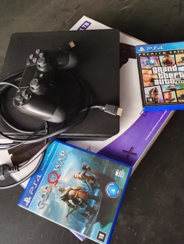 Vendo Ps4, 1tb de memória, 1 controle, dois jogos e caixa do produto!!