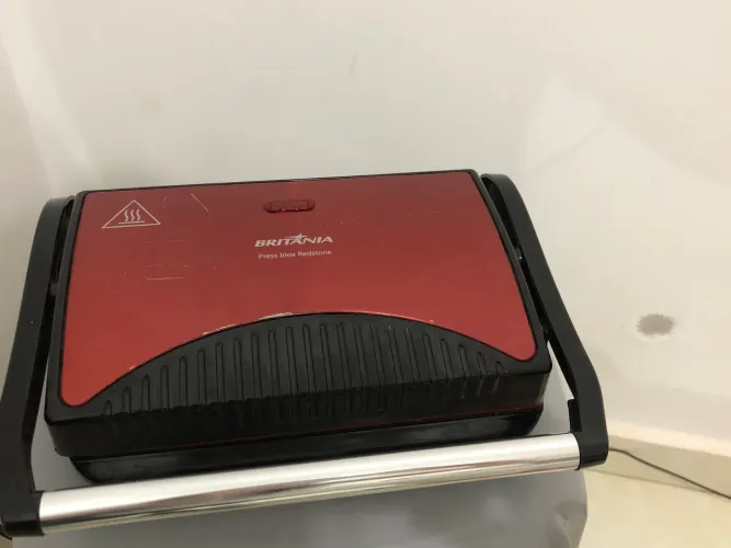Sanduicheira e Grill Britânia 127v