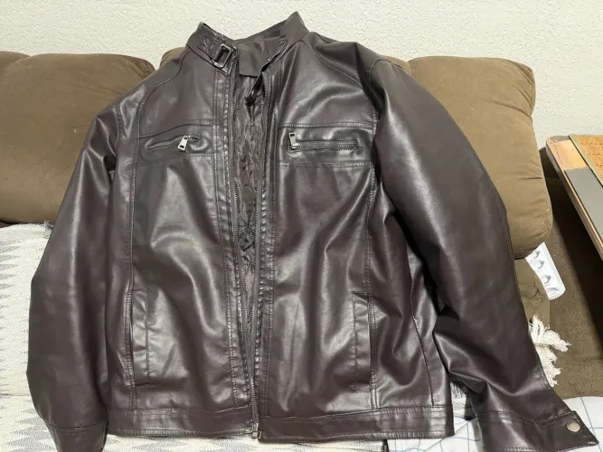 VENDO JAQUETA MARRON CORVIN