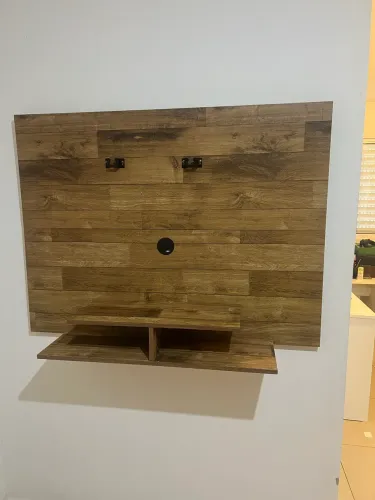 Painel para TV com Prateleira