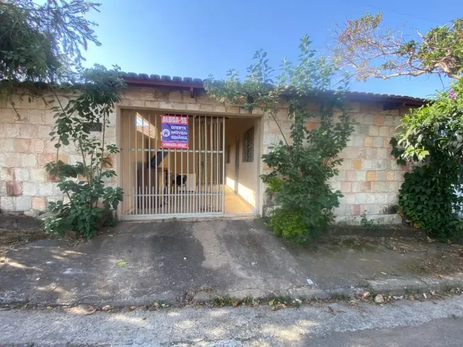 Casa Barracão para Aluguel 2 Quartos Bem Localizado Individual