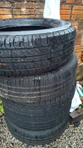 5 peneus em bom estado pra aro 15