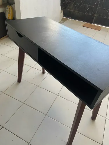 Mesa/Escrivania com Gaveta
