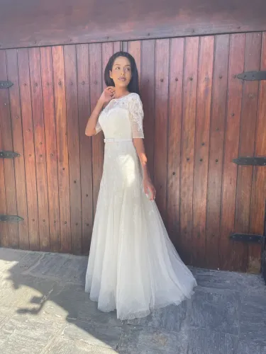 Baixei pra vender logo! Vendo vestidos de noiva P, M, G 