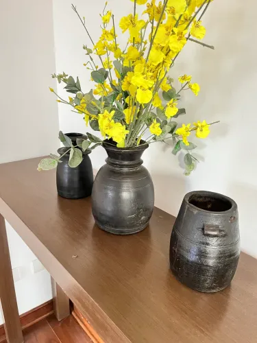 Lindo conjunto de vaso com arranjo 