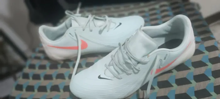 Chuteira Nike  Phantom GX Academy 