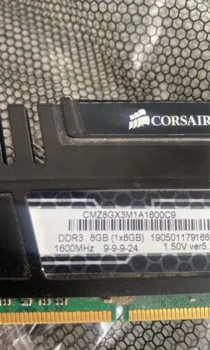 2 Memórias ram ddr3 8gb corsair 1600MHz