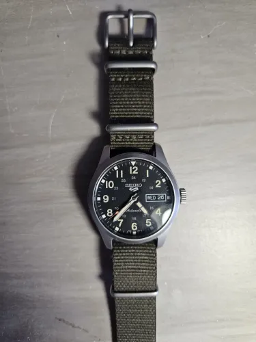 Relógio Seiko SRPJ85K1 Field Automático